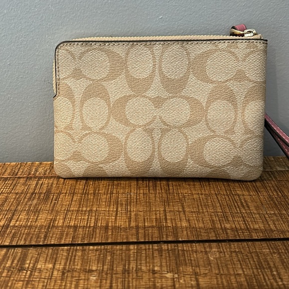 NWOT Coach Wristlet - Picture 2 of 3